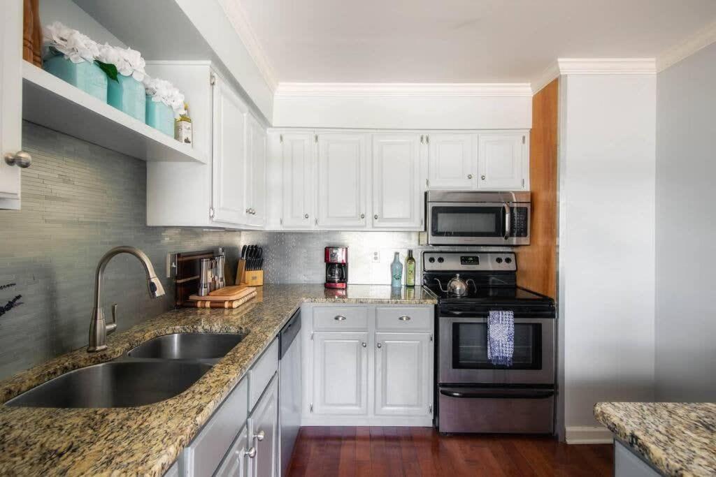 Walk To Broadway Charming Modern Historic Townhome Нашвілл Екстер'єр фото